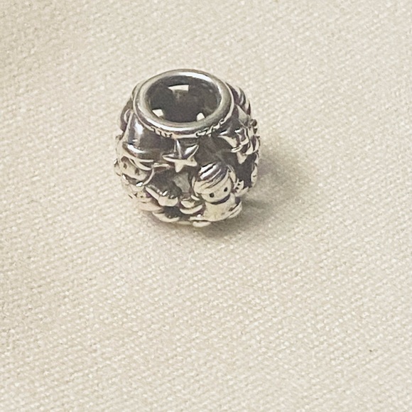 Pandora Santa’s elves charm - Picture 3 of 9